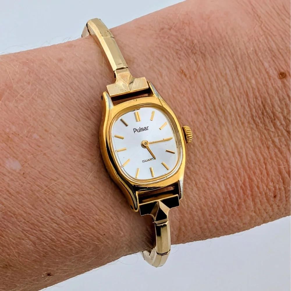 Vintage Pulsar Y590-5100 Gold-Tone Petite Women's Quartz Watch 16mm Expansion